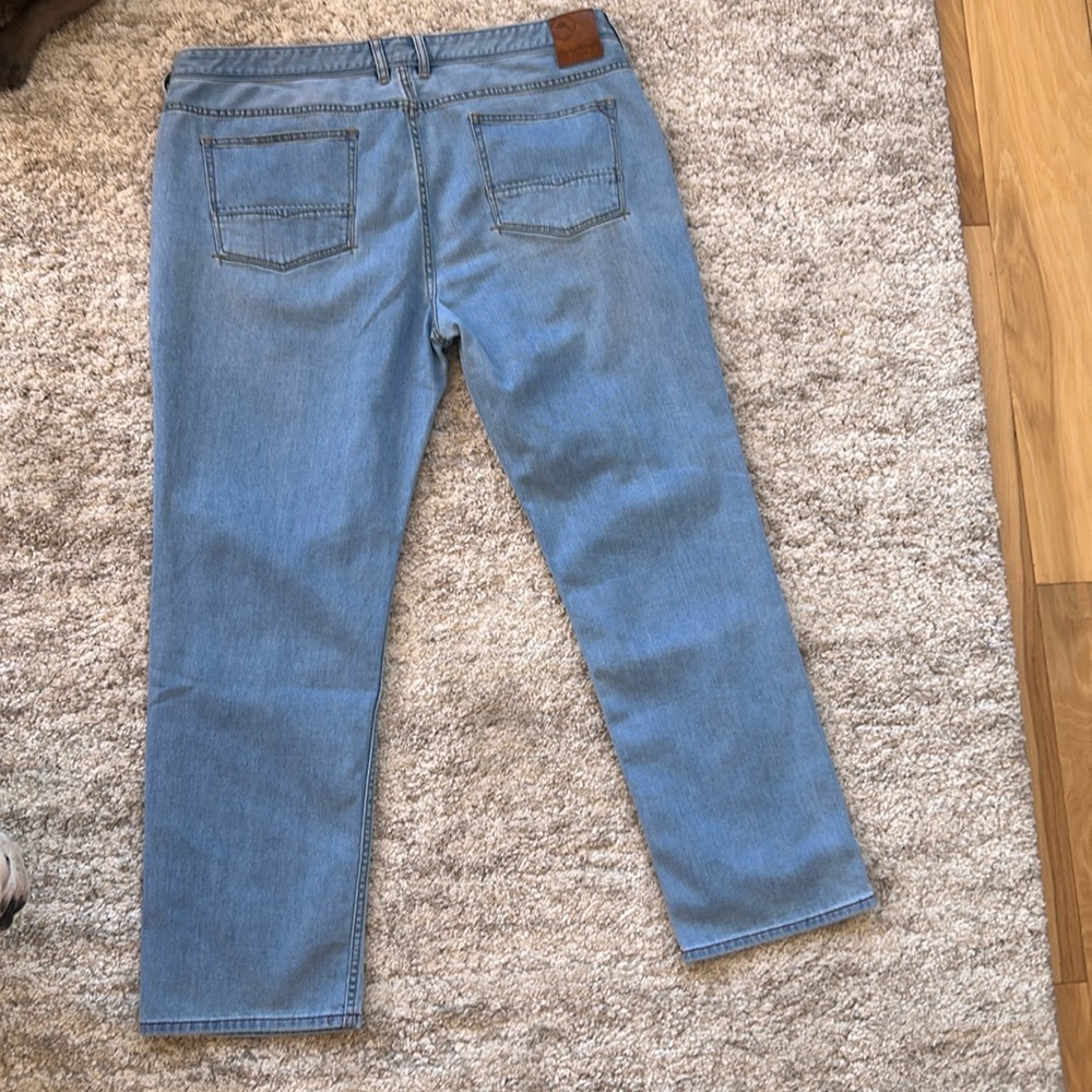 Tommy Bahama jeans 42 x 32 Like new!